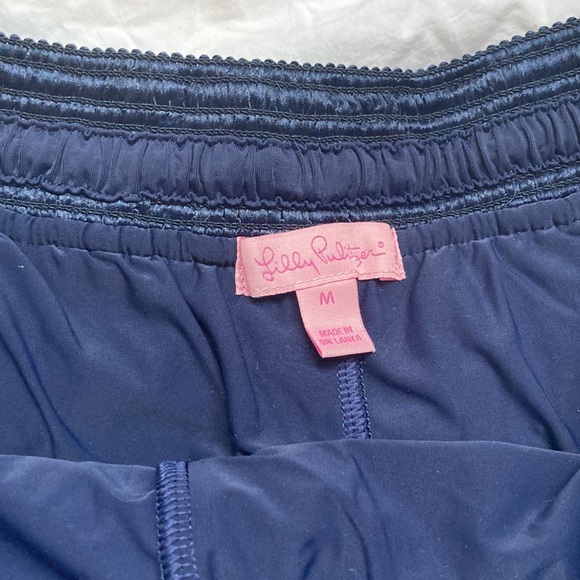 Lily Pulitzer true navy shell scallop lace shorts with gold shell ties - Picture 4 of 5